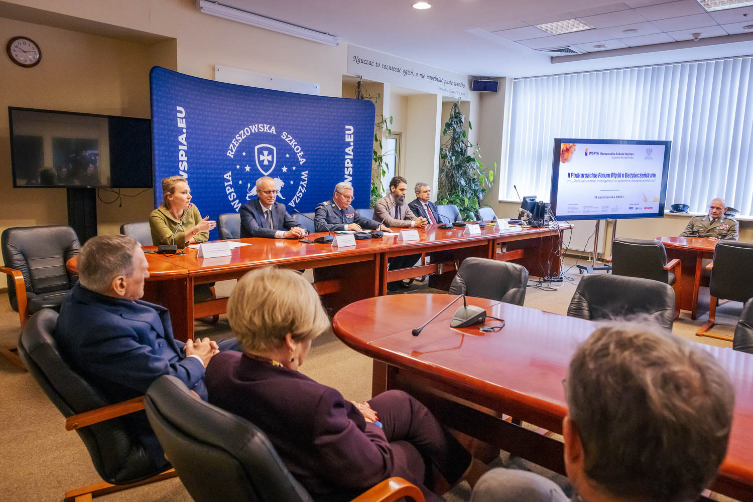 Sztuczna inteligencja zmienia system bezpieczeństwa. Eksperci debatowali w WSPiA o szansach i zagrożeniach
